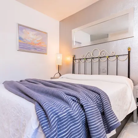 Apartaluz Costabella ,satelite, Wifi, Pk Marbella